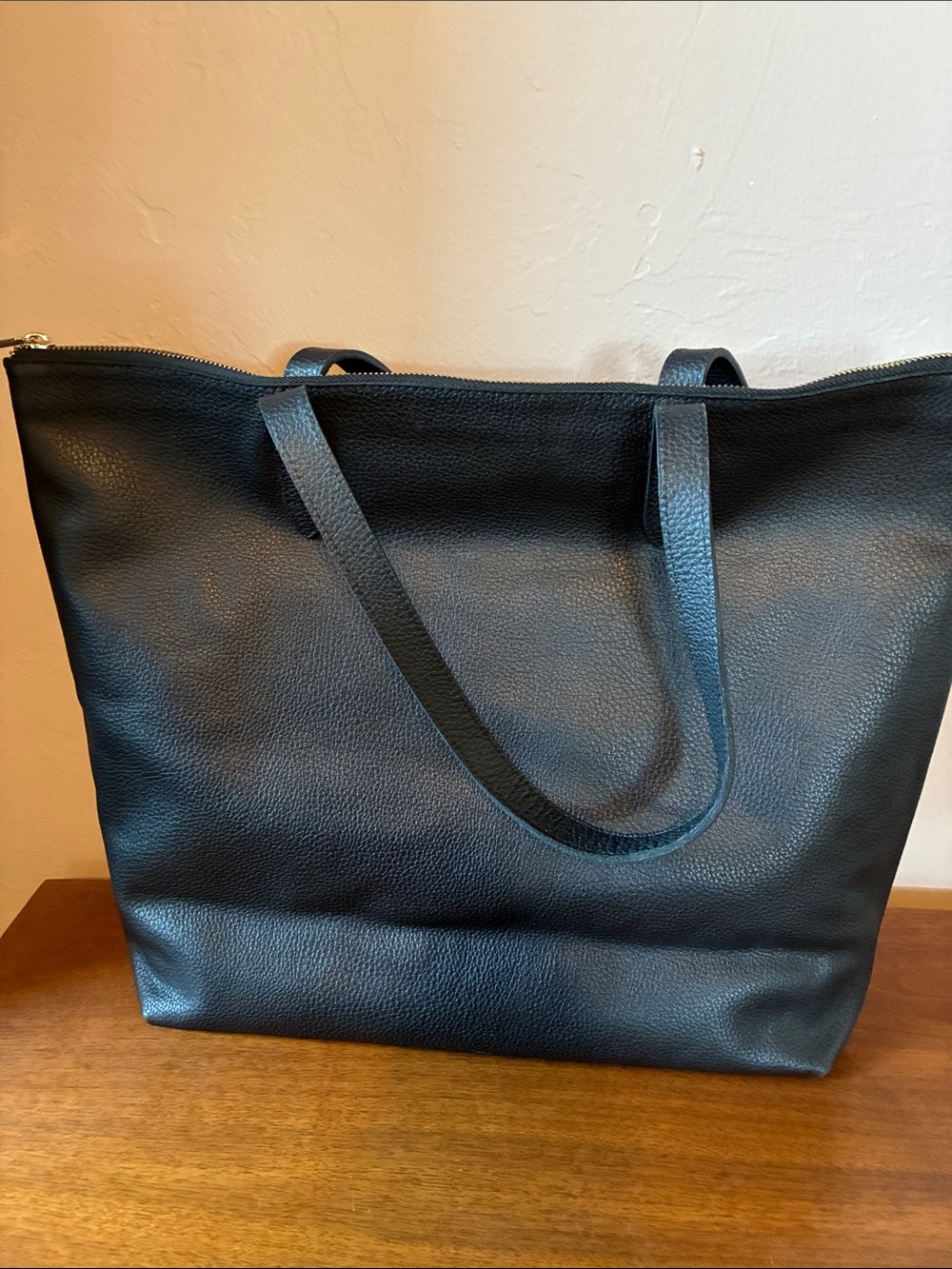 Cuyana Classic Black Leather Tote Bag - Women - Picture 3 of 7
